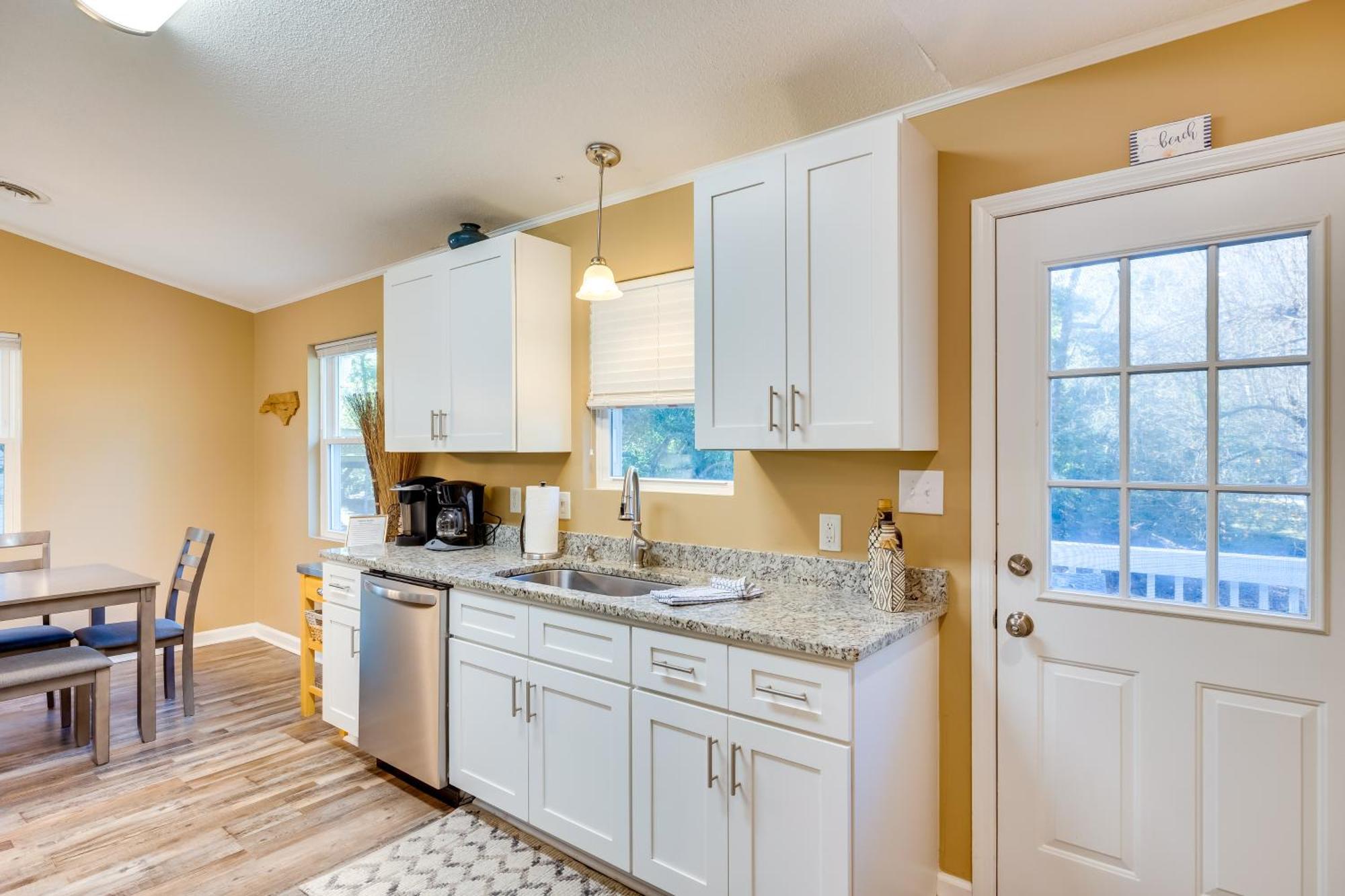 Lovely Emerald Isle Home, Walk To Beach! Luaran gambar