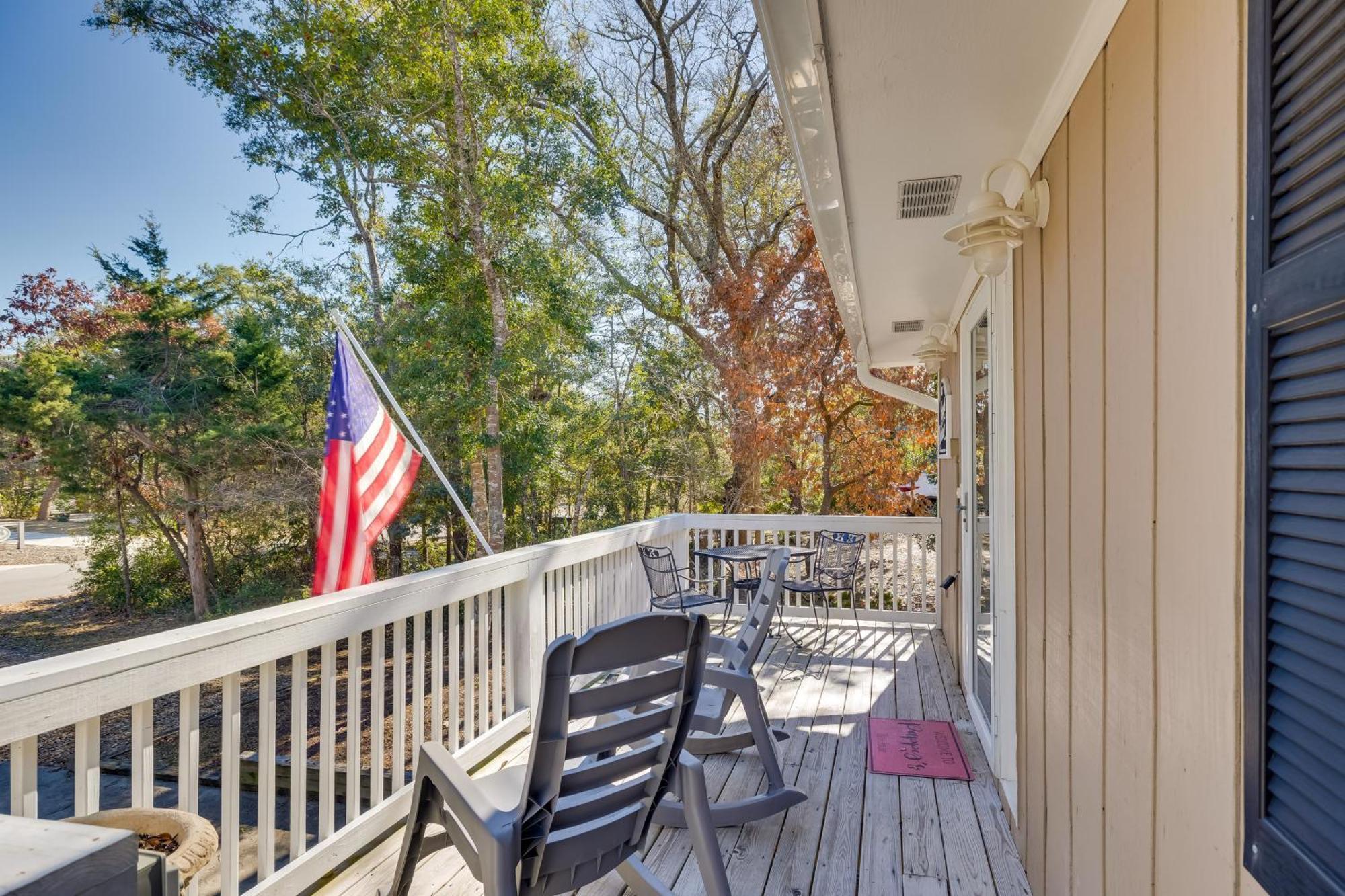 Lovely Emerald Isle Home, Walk To Beach! Luaran gambar